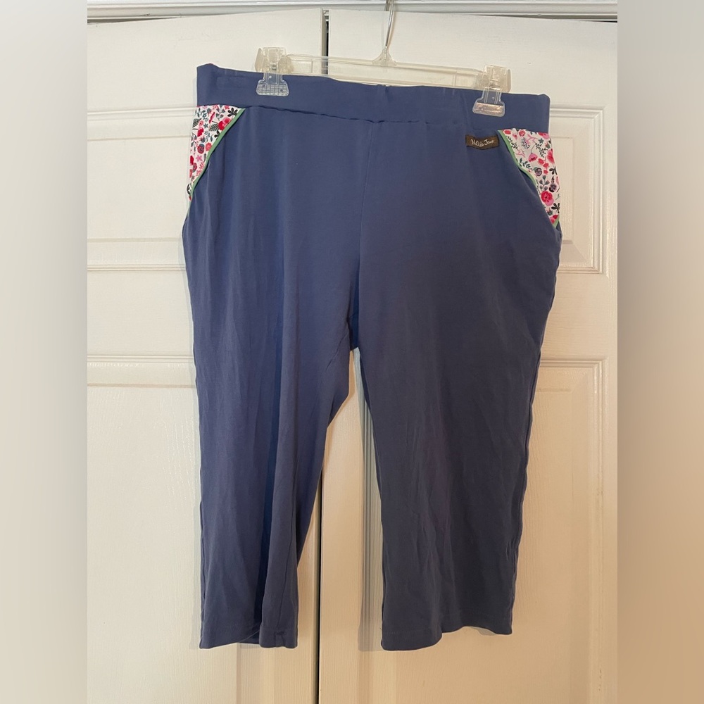 Matilda Jane size XL Blue Knit Cropped Pants with Floral Accents EUC
